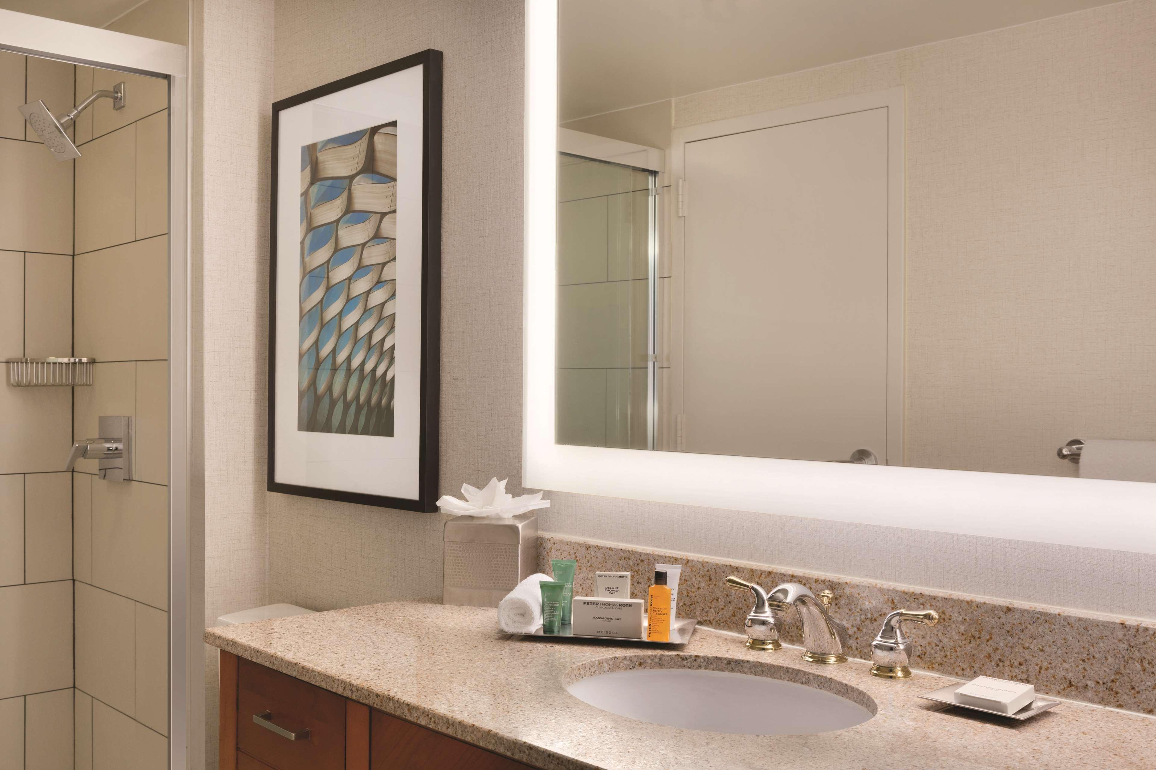 Hilton Chicago Magnificent Mile Suites Bagian luar foto