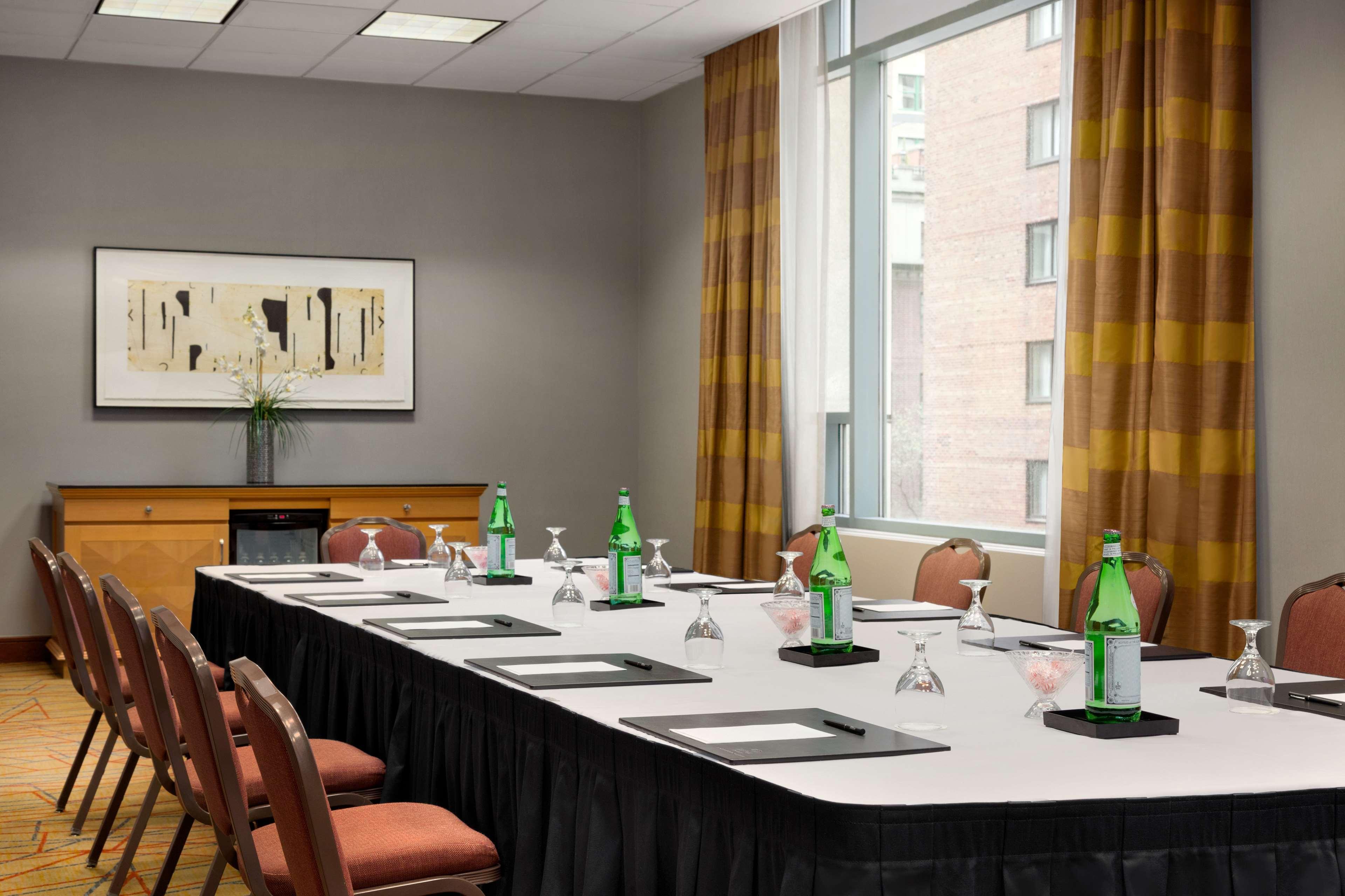 Hilton Chicago Magnificent Mile Suites Bagian luar foto