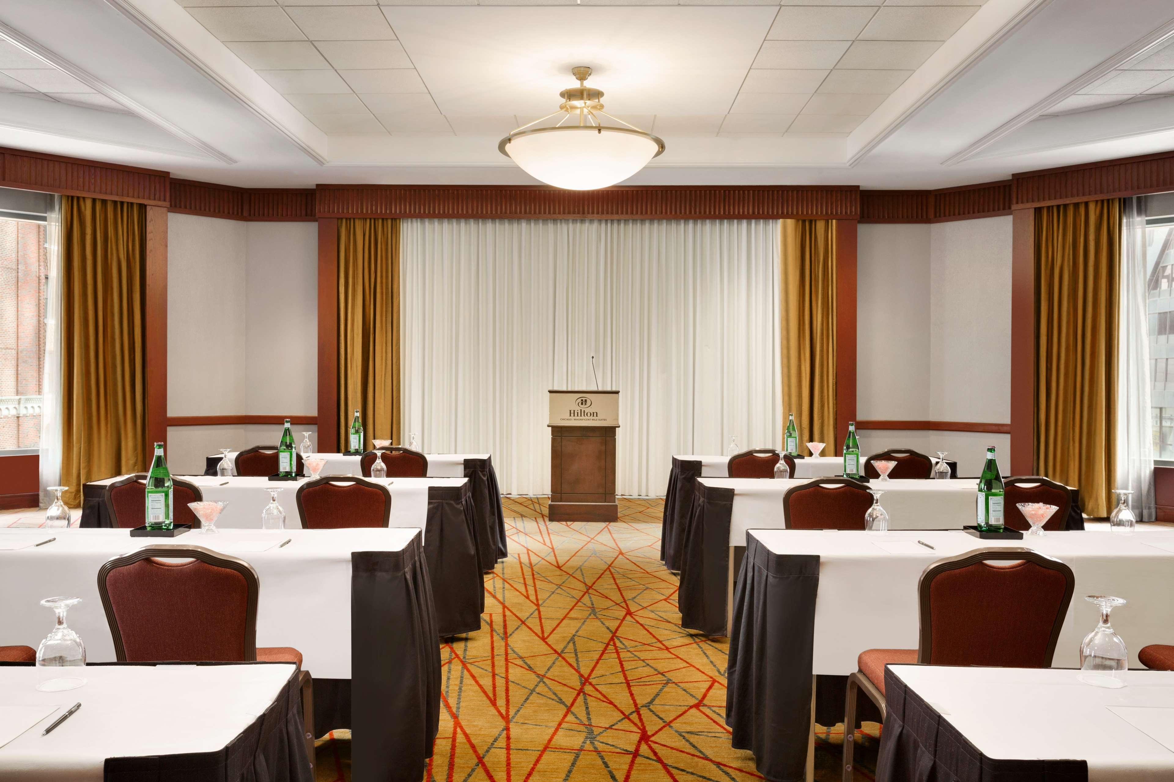 Hilton Chicago Magnificent Mile Suites Bagian luar foto