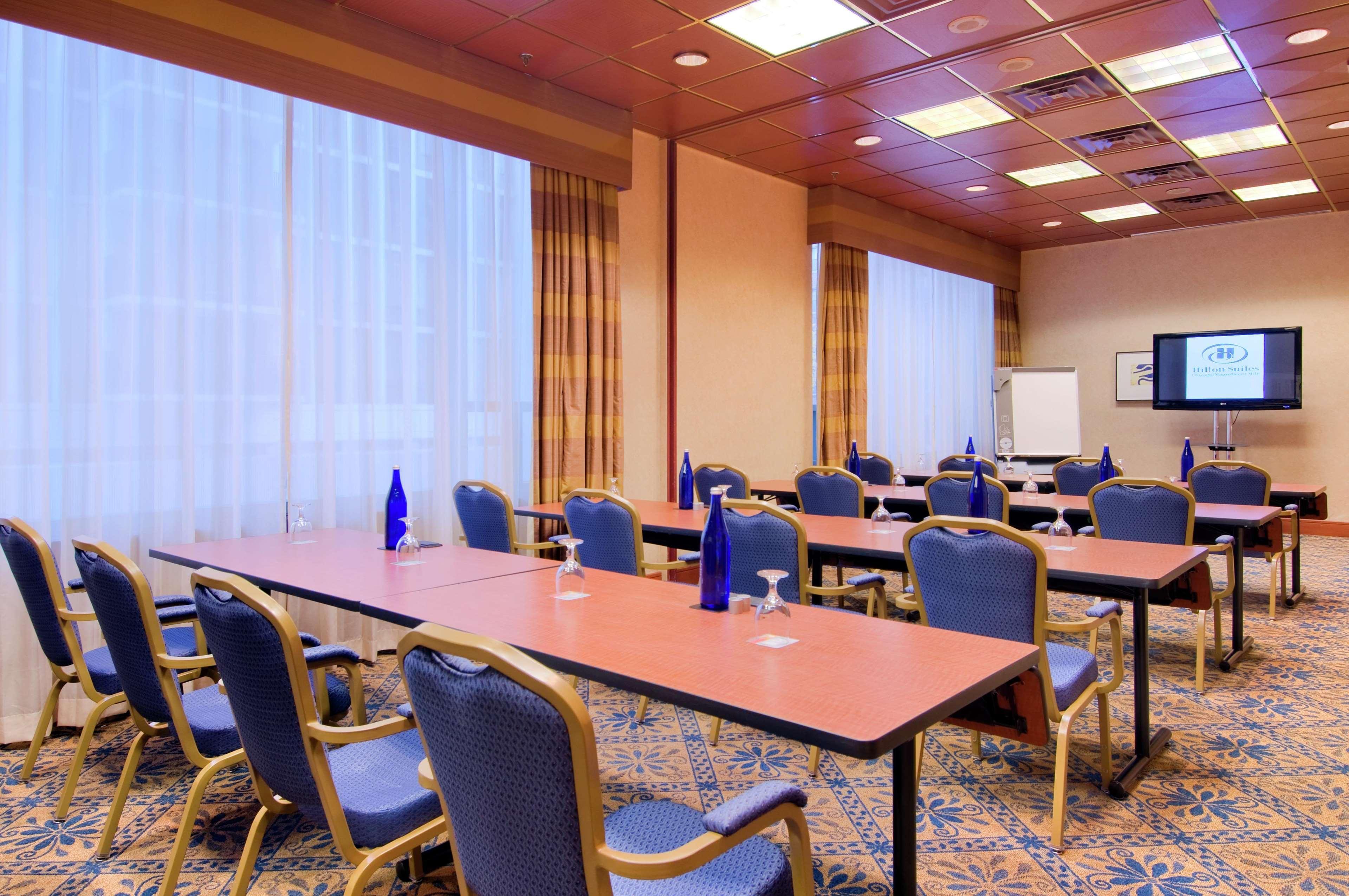 Hilton Chicago Magnificent Mile Suites Bagian luar foto