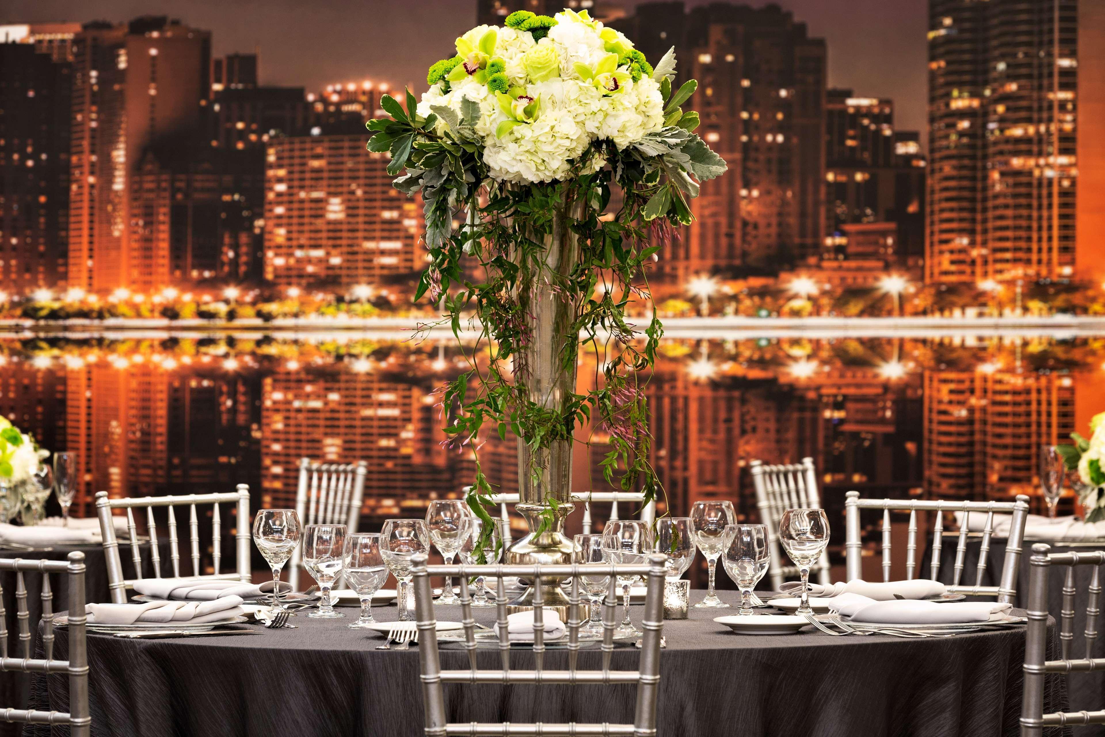 Hilton Chicago Magnificent Mile Suites Bagian luar foto