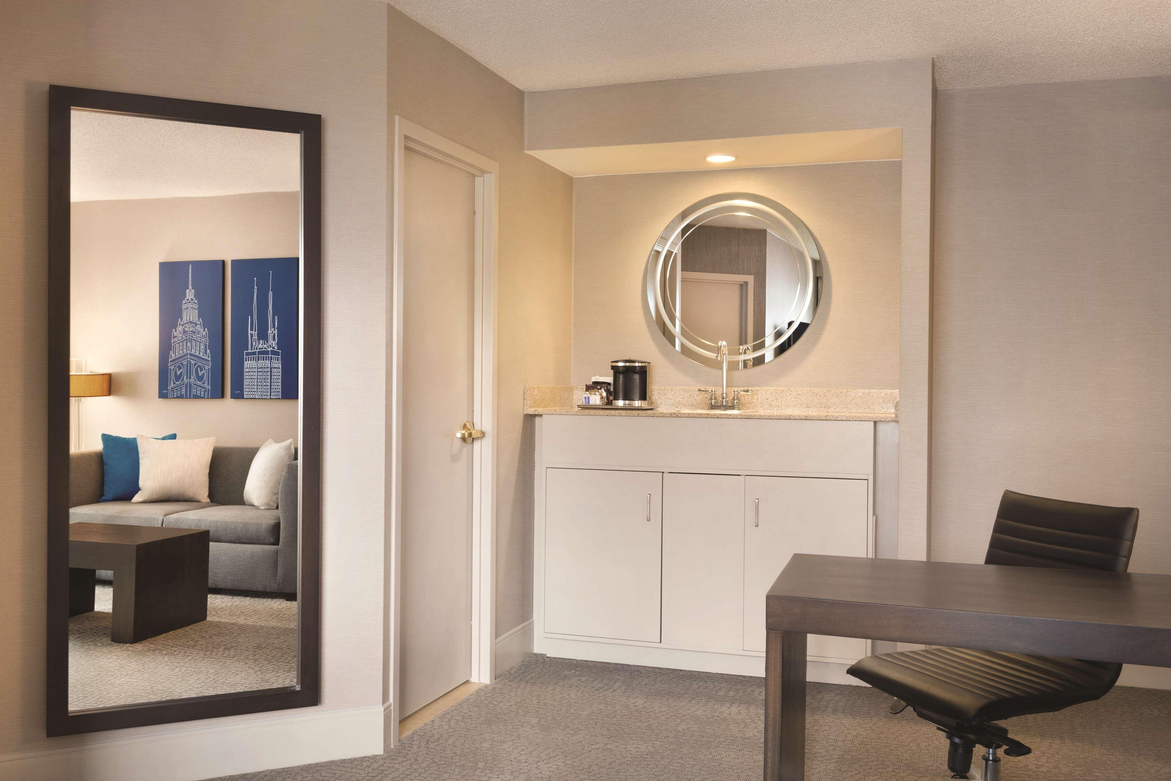 Hilton Chicago Magnificent Mile Suites Bagian luar foto