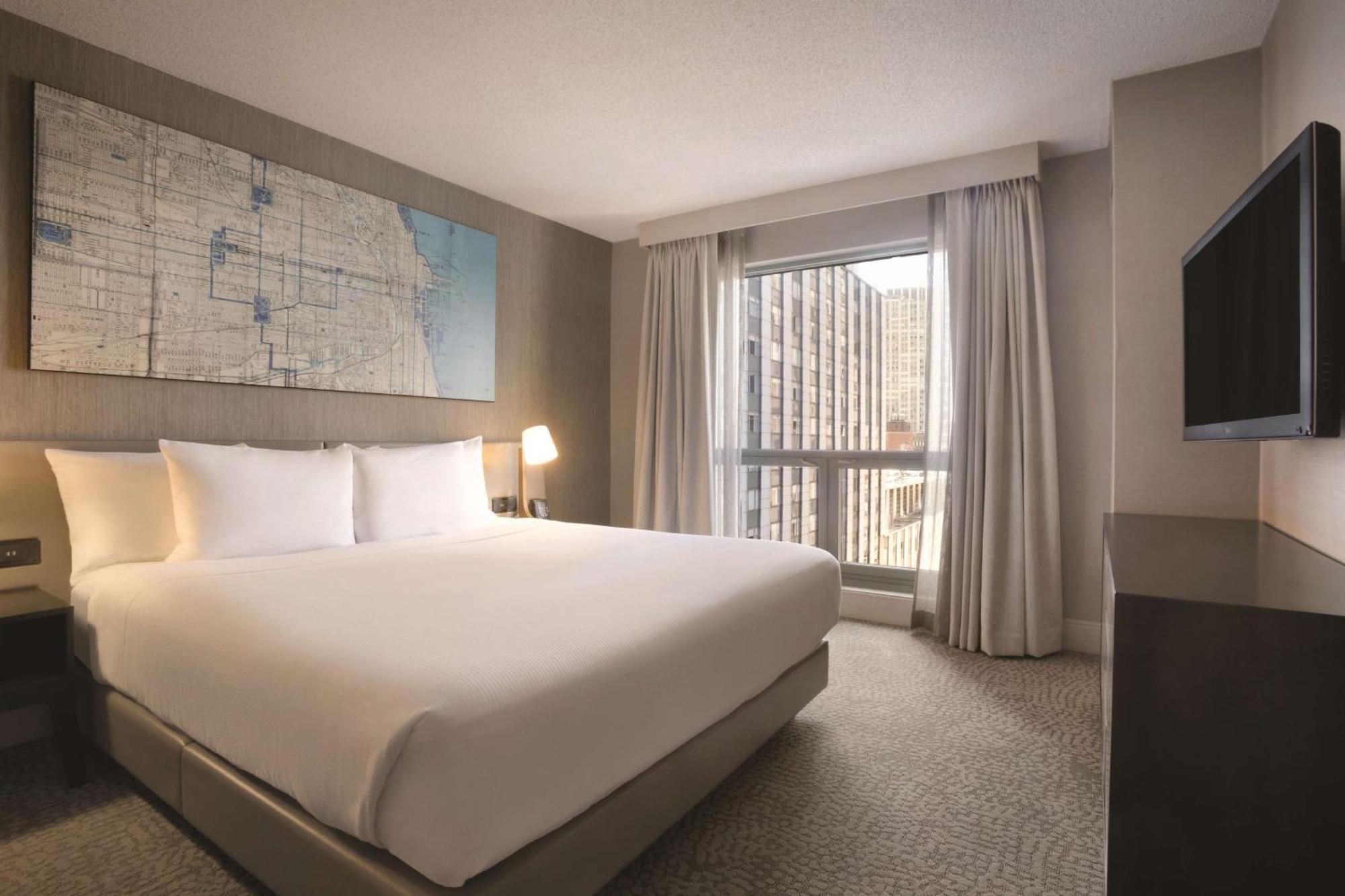 Hilton Chicago Magnificent Mile Suites Bagian luar foto