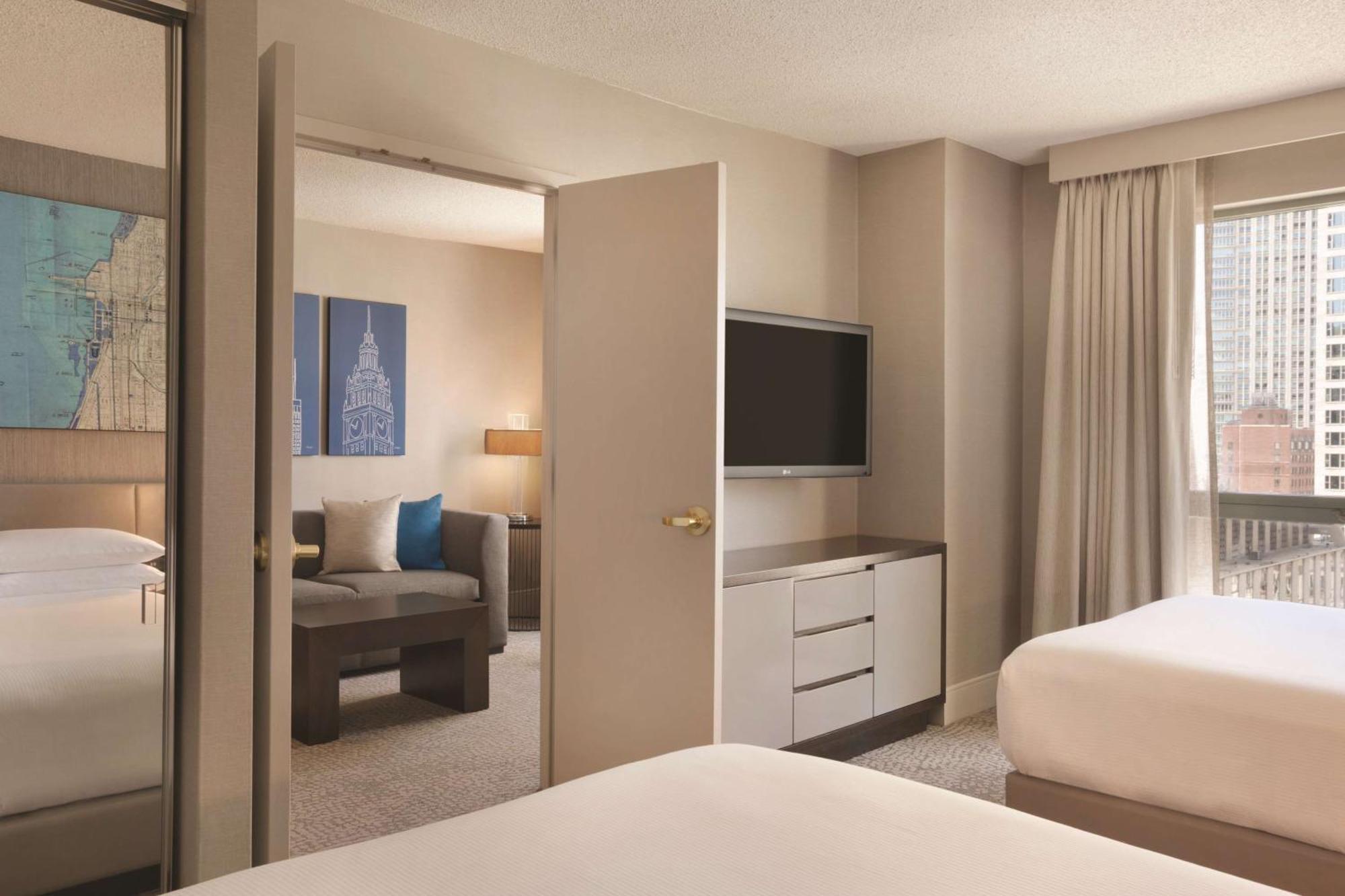 Hilton Chicago Magnificent Mile Suites Bagian luar foto
